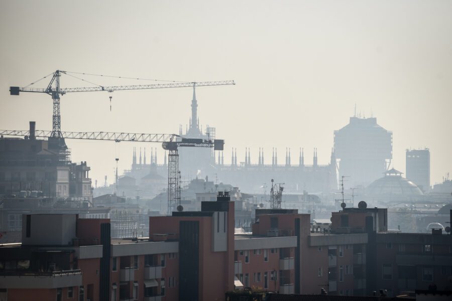 Il Duomo di Milano avvolto nello smog (Claudio Furlan/lapresse
05-11-2017 Milano)