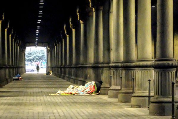 Perderà il Paese che non può restare a casa: precari e emarginati