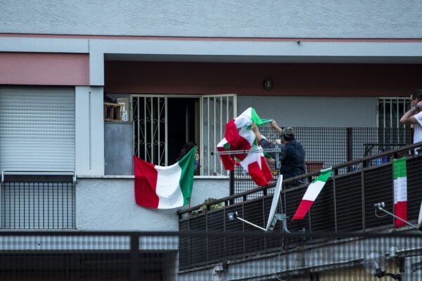 Democrazia sospesa, solo decreti e nessuno che si occupa dei più deboli Democrazia sospesa, solo decreti e nessuno che si occupa dei più deboli