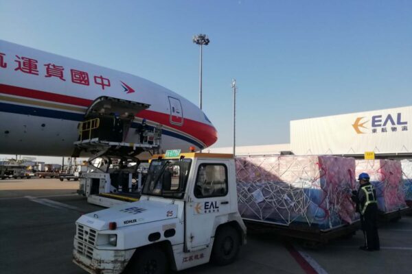 Aiuti dalla Cina agli Usa: test e mascherine dal padre di Alibaba