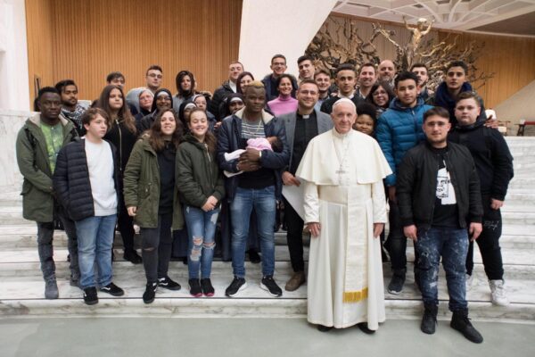 Coronavirus, l’appello di don Gennaro: “Minori, disabili e detenuti, non ci dimentichiamo di loro”