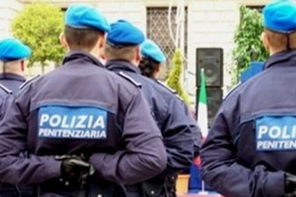 Un euro in busta paga, la scoperta degli agenti penitenziari: “Come andiamo avanti?”