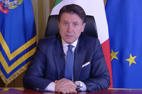 Coronavirus, Conte: “Chiusi tutti i negozi tranne alimentari e farmacie”