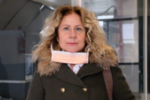 Tamponi a tappeto, l’esperta: “Operazione inutile, i laboratori sono allo stremo” Tamponi a tappeto, l’esperta: “Operazione inutile, i laboratori sono allo stremo”