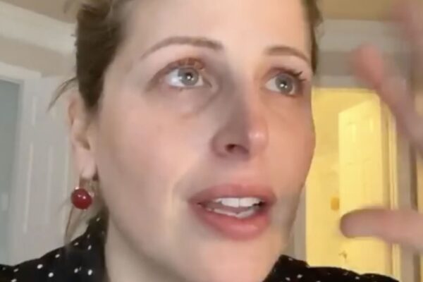 Coronavirus, a New York è corsa alle armi. Cliomakeup: “Siamo scappati per paura che ci sparassero”