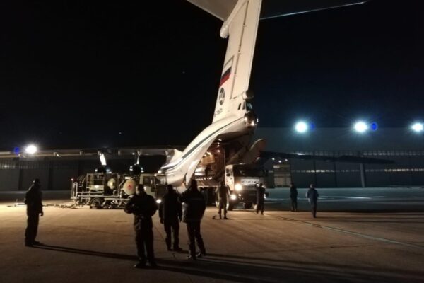 Coronavirus, l’Italia chiede aiuto all’esercito Usa mentre ‘sbarcano’ i russi