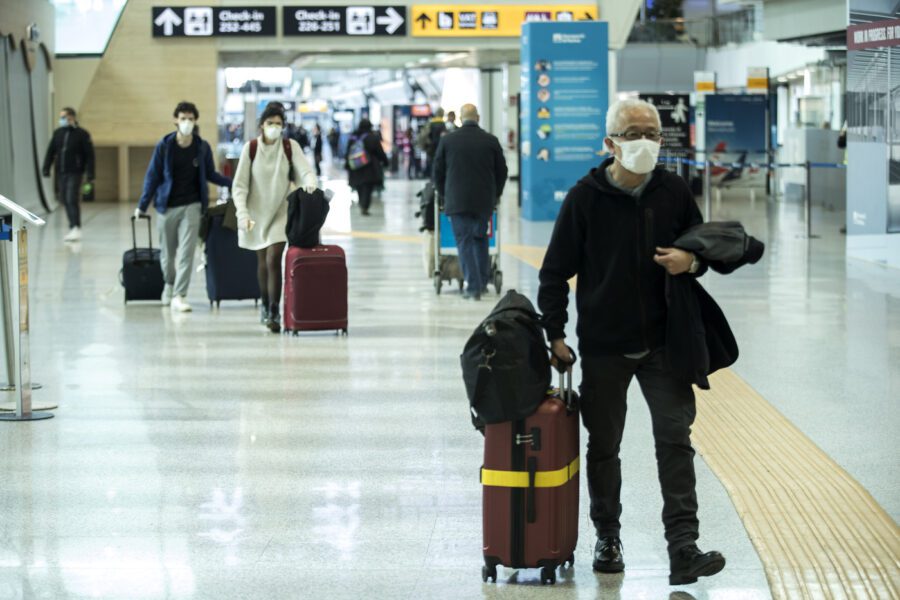 Coronavirus, stretta sugli ingressi in Italia: nuove regole per chi arriva