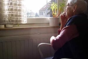 Esercizi fisici e alimentazione, come salvare gli anziani in isolamento