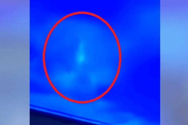 L’apparizione della Madonna durante la benedizione di Papa Francesco