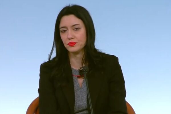 Scuole chiuse, ma con 4 ore di ritardo per far contenta Azzolina