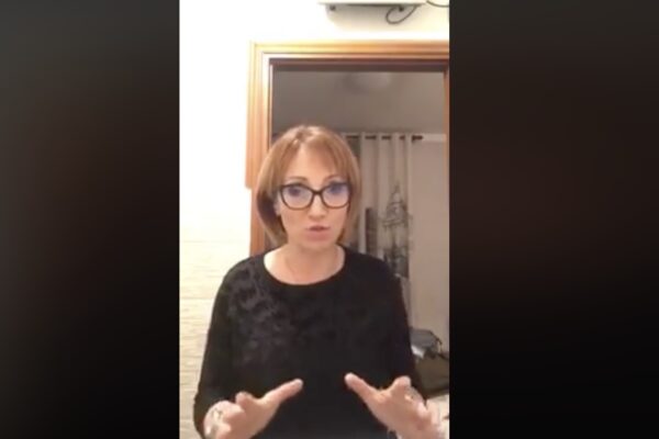 Il ‘cazziatone’ della rianimatrice: “Dovete stare a casa o aumenterete il numero di contagi”