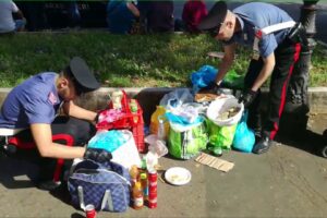 Sfidano Coronavirus e divieti per un pic-nic nel parco, denunciati in 12 Sfidano Coronavirus e divieti per un pic-nic nel parco, denunciati in 12