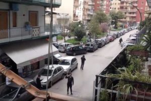 Cori dai balconi contro il Coronavirus