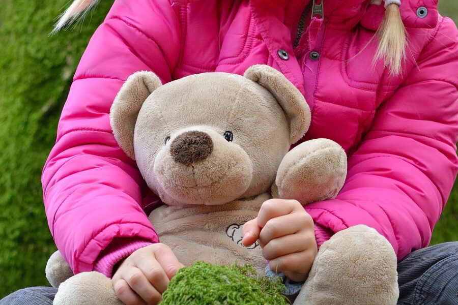 Non solo coronavirus, la denuncia: “Dobbiamo andare all’estero per salvare mia figlia ma siamo bloccati”