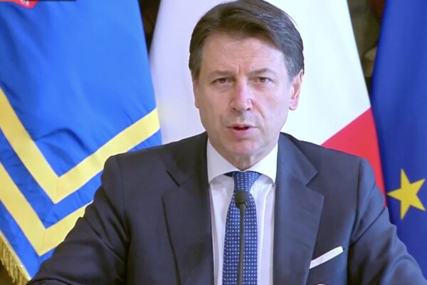 Coronavirus, via libera al decreto ‘Cura-Italia’. Conte: “Manovra poderosa, attivati 350 miliardi”