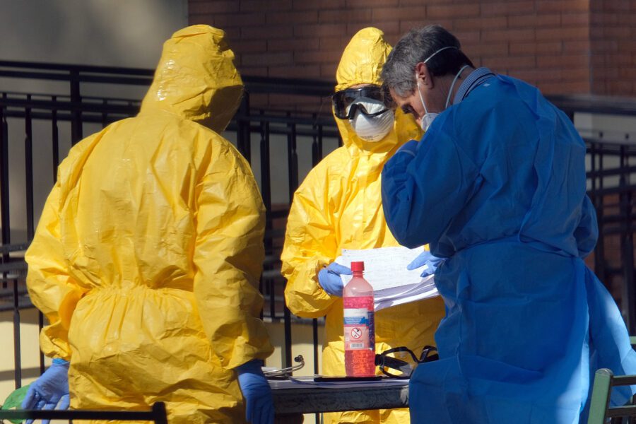 Nonna morta e mamma ricoverata per Coronavirus, il dramma di due bambini da soli in quarantena