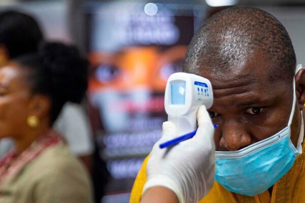 Coronavirus, il contagio è globale: prima vittima anche in Africa
