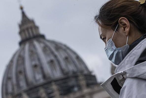Coronavirus: primo caso in Vaticano, in toscana contagiata bimba di 45 giorni