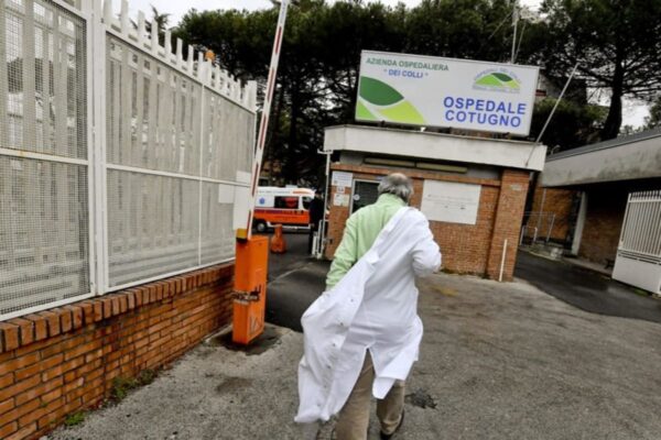 Napoli, il Cotugno corre ai ripari: raddoppiati i posti in terapia sub-intensiva