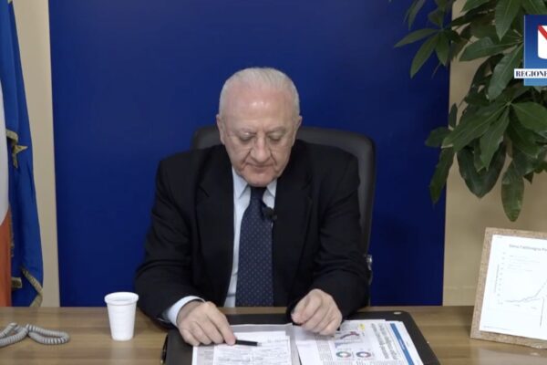 Coronavirus, De Luca: “Campania rischia migliaia di morti, dal Governo solo 5 ventilatori” Coronavirus, De Luca: “Campania rischia migliaia di morti, dal Governo solo 5 ventilatori”