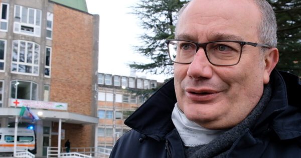 Coronavirus, la cura napoletana sta funzionando. Di Mauro: “Altri 4 estubati ma servono posti letto”