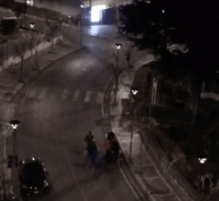 In strada con le valigie, è gogna social: “Tornano dal nord” ma era solo marittimi In strada con le valigie, è gogna social: “Tornano dal nord” ma era solo marittimi