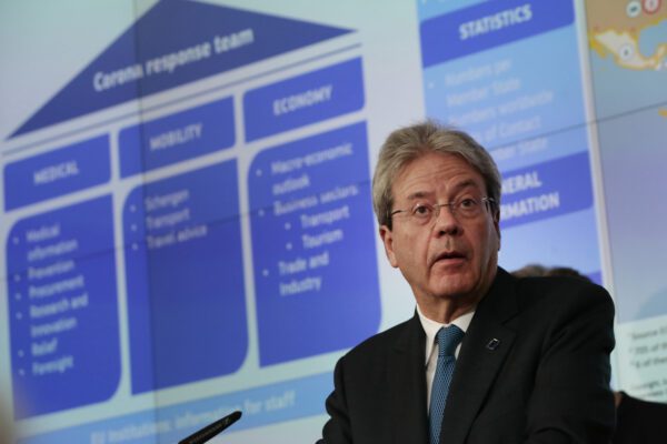 Coronabond, Gentiloni avverte: “Condivisione del debito generica non passerà mai”