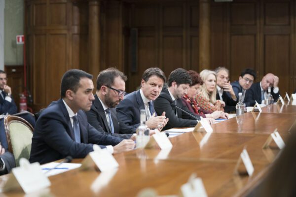 La tragedia di avere un governo ridicolo