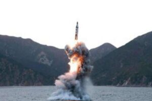 La Corea del Nord conferma: “Stiamo testando il lancio di missili basilistici” La Corea del Nord conferma: “Stiamo testando il lancio di missili basilistici”