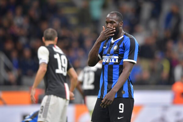 Calcio, il ministro Spadafora chiede lo stop totale: ma alla fine si gioca