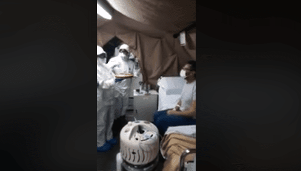 “Tanti auguri a te”, la sorpresa di medici e infermieri a un paziente contagiato