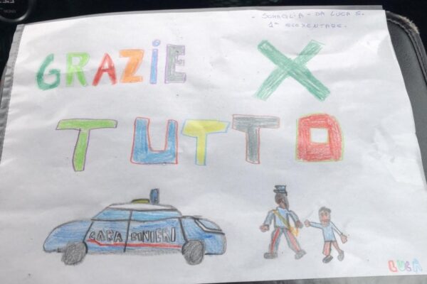 Coronavirus, bimbo ‘zona rossa’ scrive una lettera ai carabinieri: “Grazie di tutto”