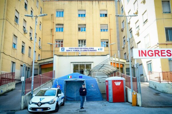 Coronavirus, la richiesta dei tre medici napoletani: “Vogliamo stare in trincea”