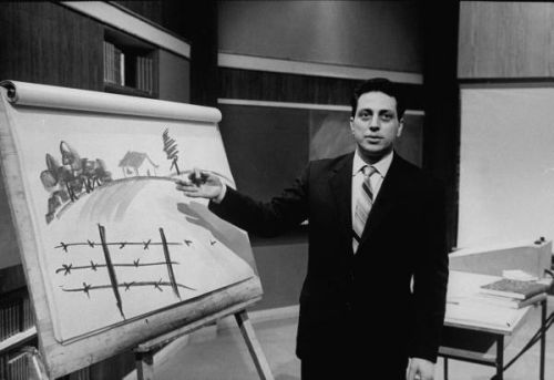 Dal maestro Manzi agli influencer. Federico Mello e il suo “Arretriamo nel futuro”