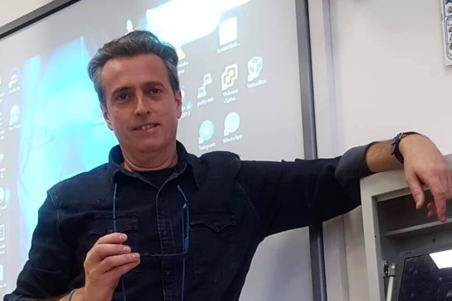 Il professore di Ceppaloni Carlo Mazzone (foto Facebook)