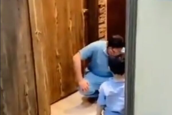 Medico rifiuta abbraccio del figlio, le sue lacrime sono il simbolo della lotta al Coronavirus