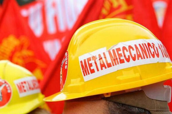 Coronavirus, la protesta dei metalmeccanici: “O sicurezza o sciopero”