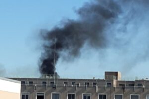 Rivolta nel carcere di Modena, fumo nero dal penitenziario Rivolta nel carcere di Modena, fumo nero dal penitenziario