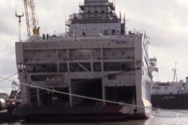 Coronavirus, nave in isolamento nel porto di Napoli con 125 persone a bordo