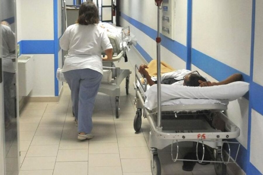 249 medici finti malati, il Cardarelli smentisce: “Sono 33, alcuni positivi al coronavirus”