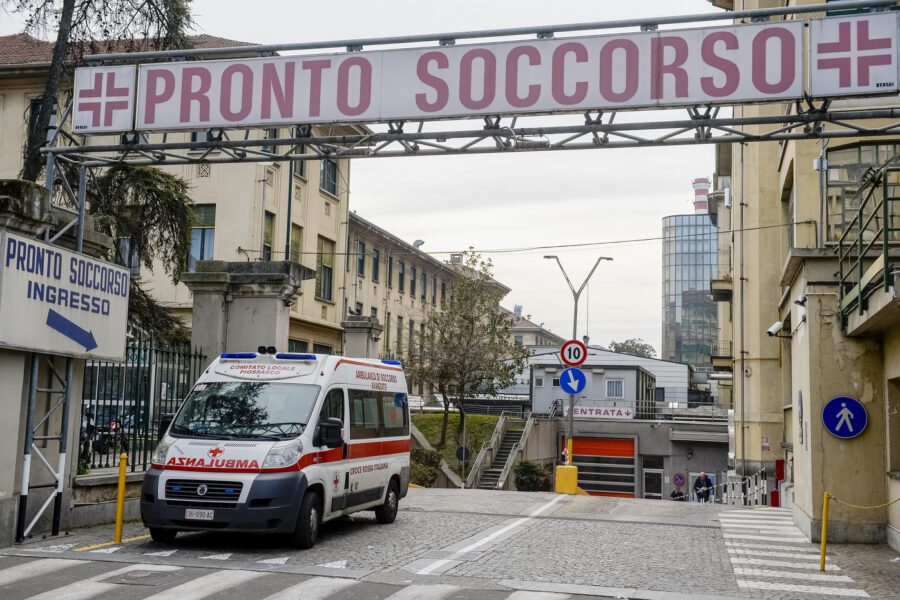 Coronavirus, coppia di anziani ‘contagia’ reparto delle Molinette di Torino: in quarantena medici e pazienti