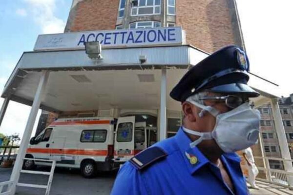 Campania, il monito dall’ospedale Cotugno: “Il virus non è scomparso”