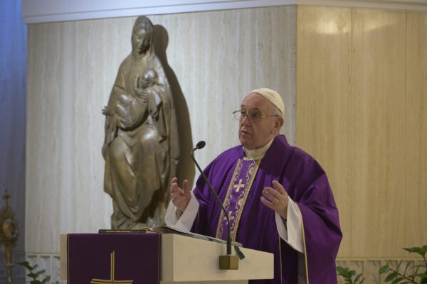 Emergenza Coronavirus, l’appello di Papa Francesco: “Evitare tragedie nelle carceri”