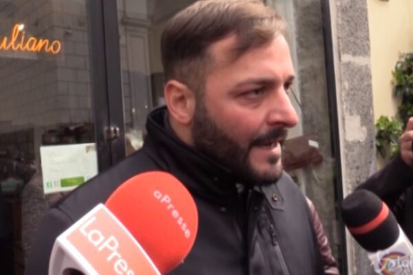 Il papà di Ugo dai carabinieri: “Voglio verità. Se non credessi nello Stato mi sarei buttato giù”