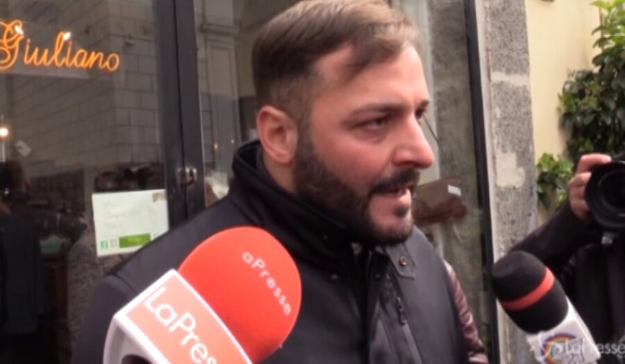 Il papà di Ugo dai carabinieri: “Voglio verità. Se non credessi nello Stato mi sarei buttato giù”