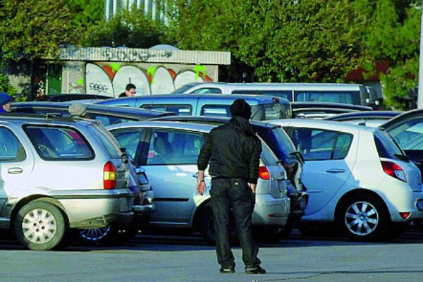 Napoli in ginocchio, a rischio migliaia di lavoratori “sommersi”