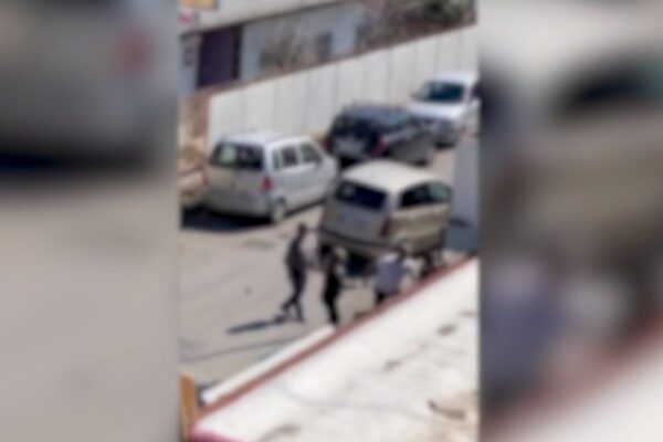 Napoli, altro che quarantena: zuffa in strada a Pianura e zero controlli