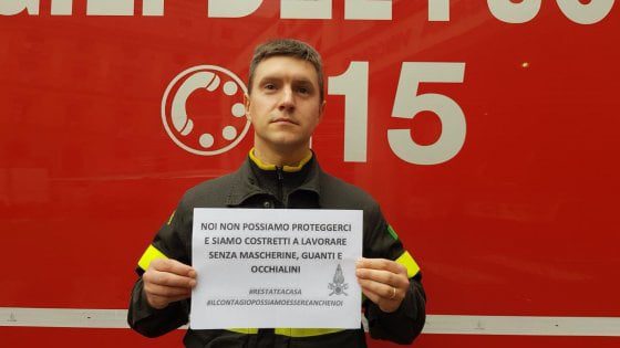 I Vigili del Fuoco: “Lavoriamo senza protezione, è un pericolo per tutti”