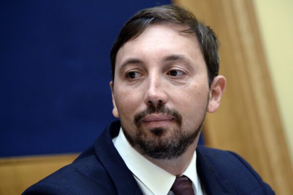 L’epidemia Coronavirus non ferma le purghe grilline: fatto fuori l’ennesimo deputato