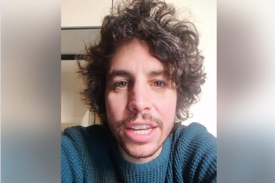 Coronavirus, le sardine lanciano la piazza virtuale: “Raccolta fondi per la terapia intensiva”